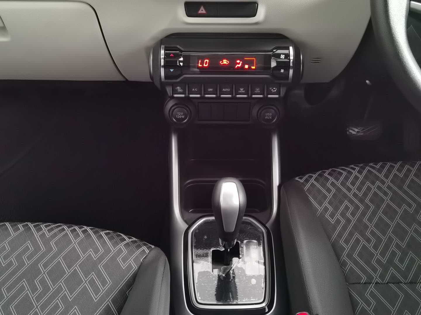 SUZUKI IGNIS 1.2 GLX A/T image 11