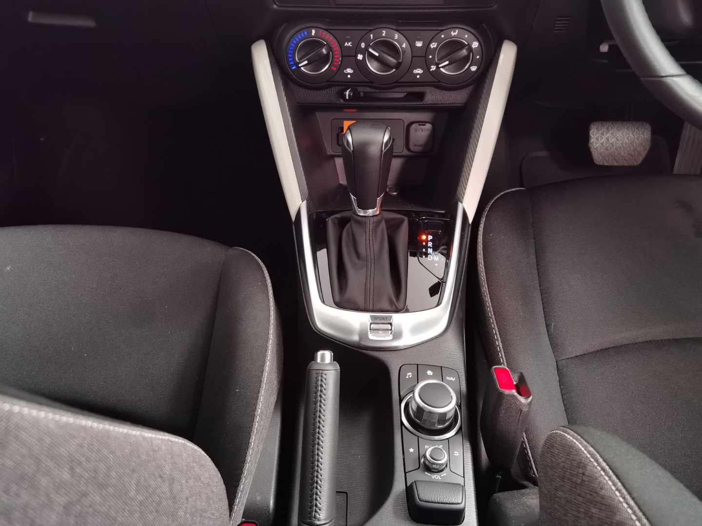 Mazda 2 1.5 DYNAMIC A/T 5DR image 11