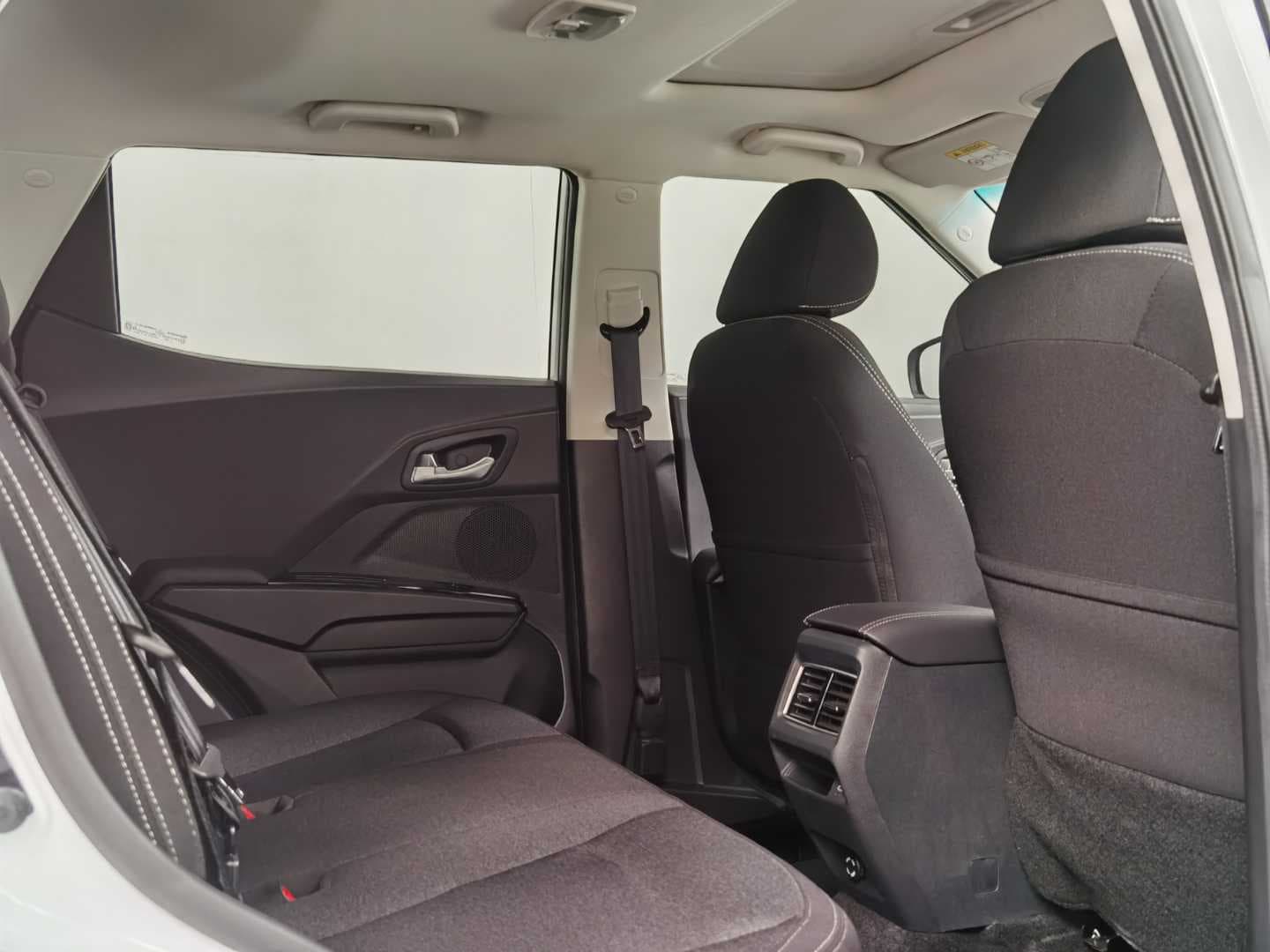 MAHINDRA XUV3XO 1.2T AX5 A/T image 19