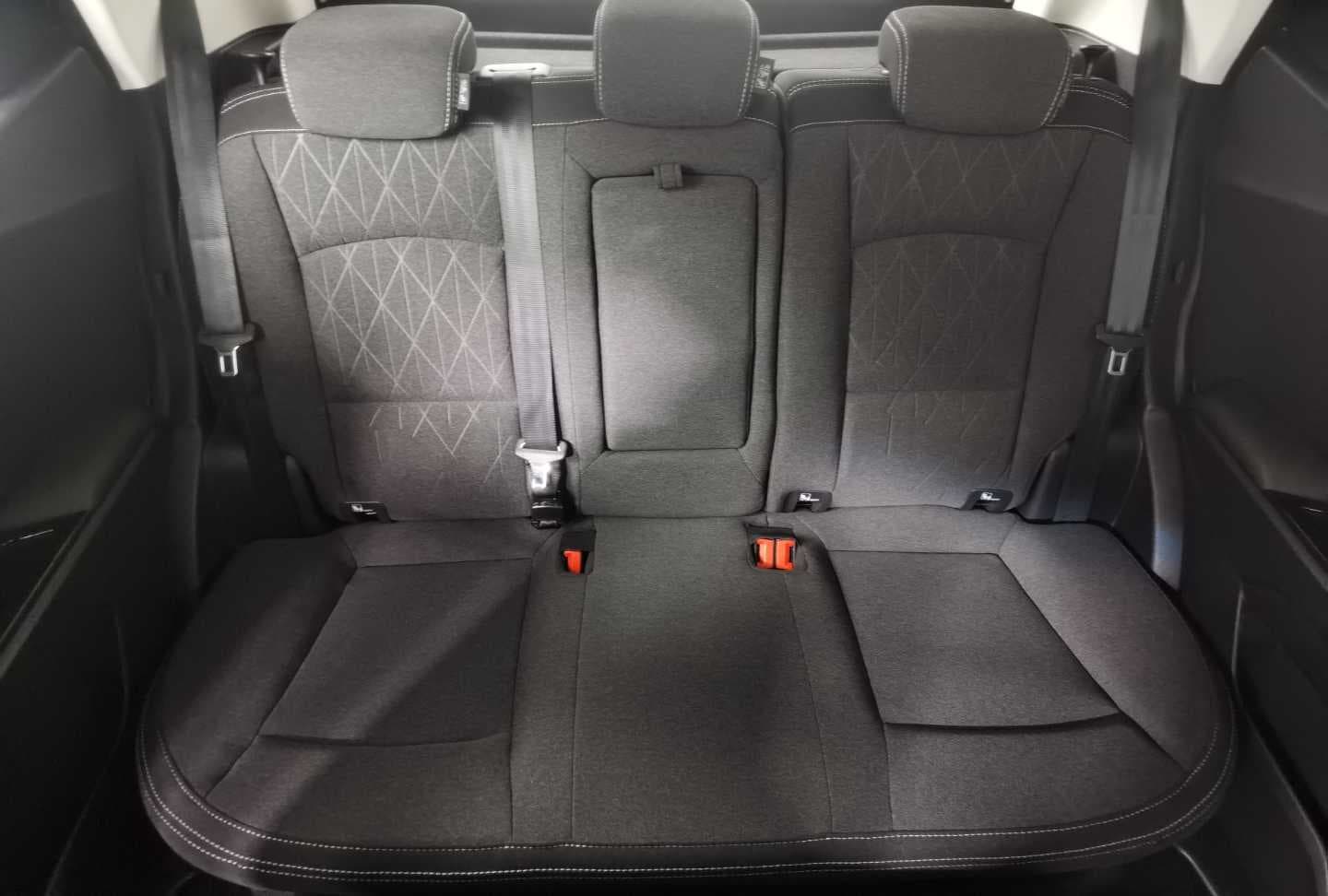 MAHINDRA XUV3XO 1.2T AX5 A/T image 20