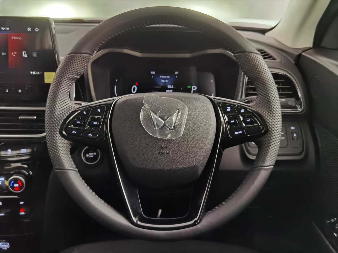 MAHINDRA XUV3XO 1.2T AX5 A/T image 17