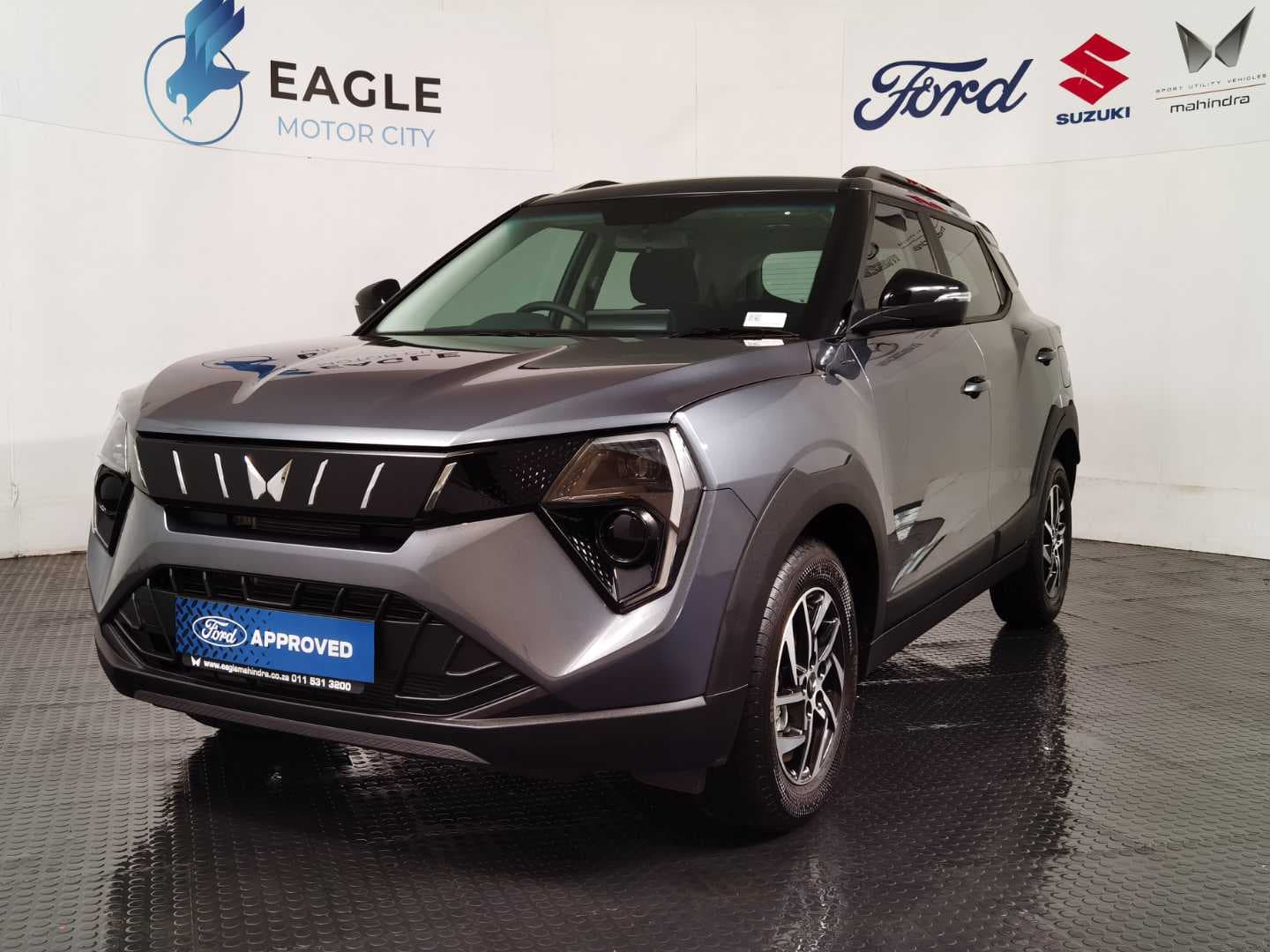 MAHINDRA XUV3XO 1.2T AX5 A/T image 3