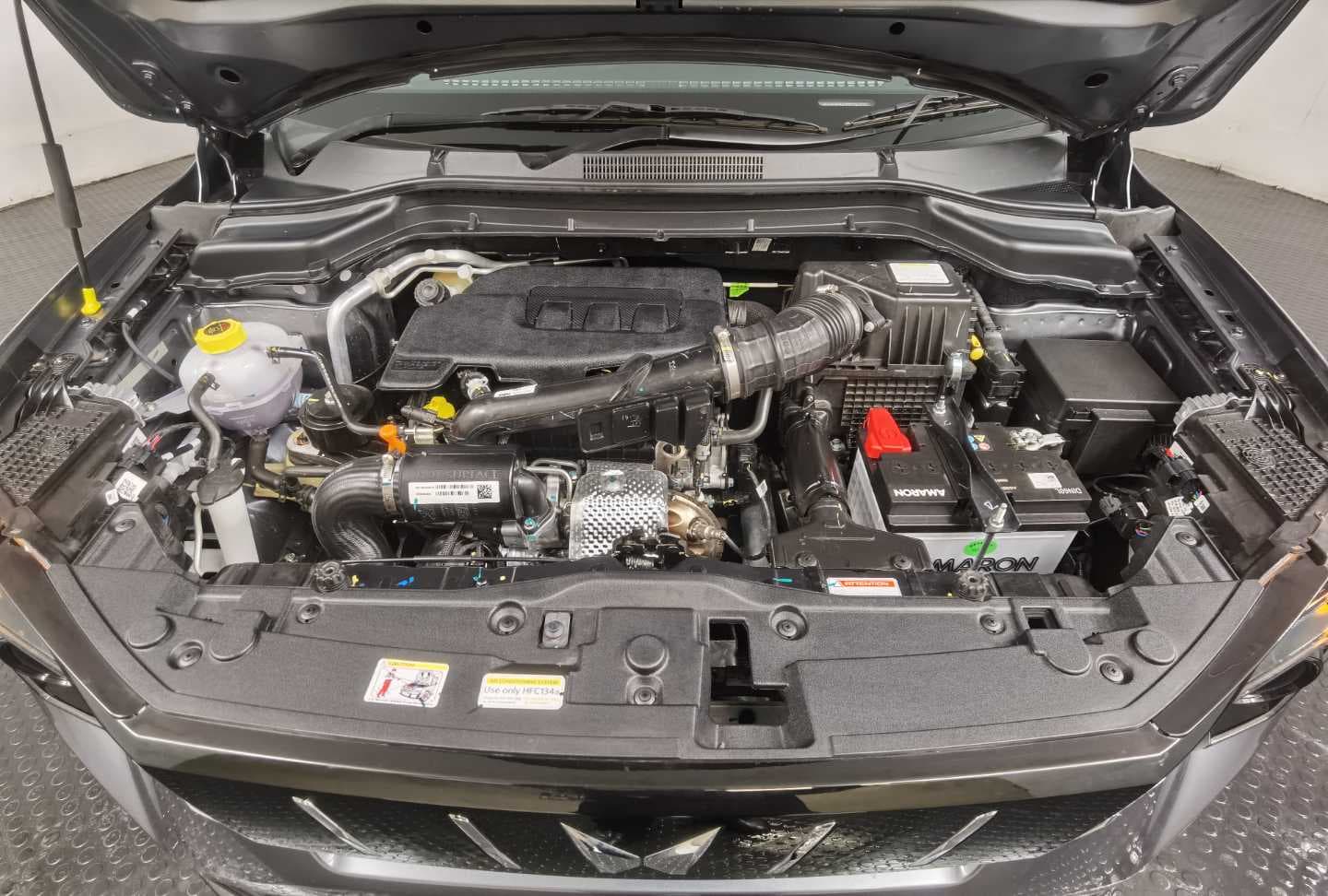 MAHINDRA XUV3XO 1.2T AX5 A/T image 5