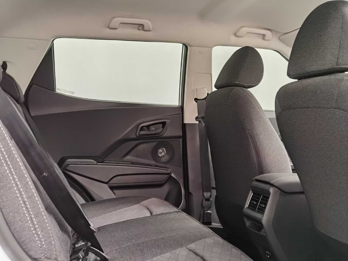 MAHINDRA XUV3XO 1.2T MX2 A/T image 14