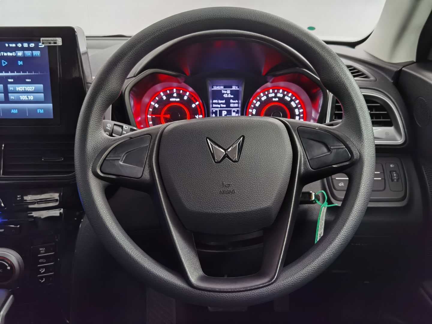MAHINDRA XUV3XO 1.2T MX2 A/T image 12