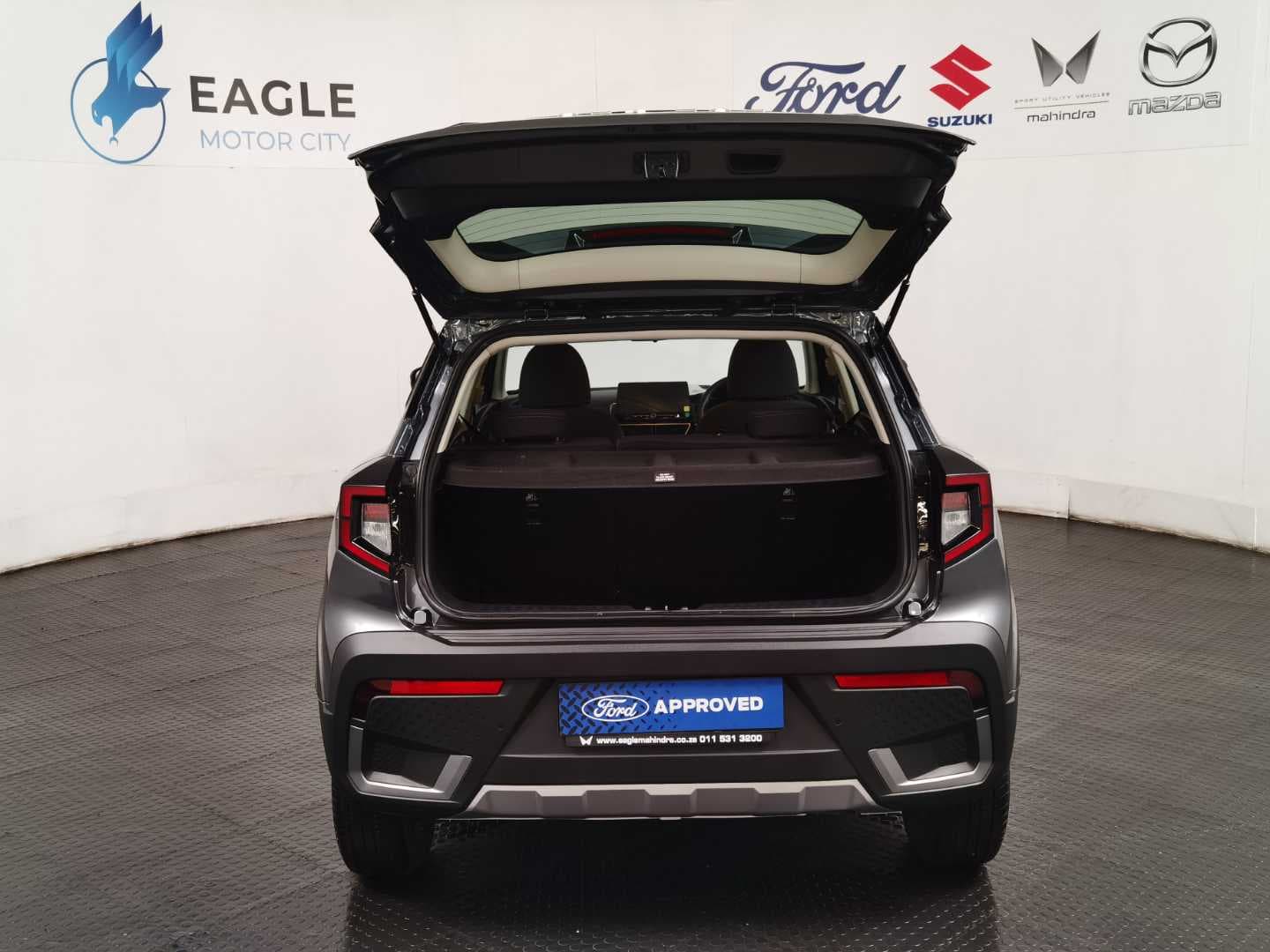 MAHINDRA XUV3XO 1.2T MX3 A/T image 5
