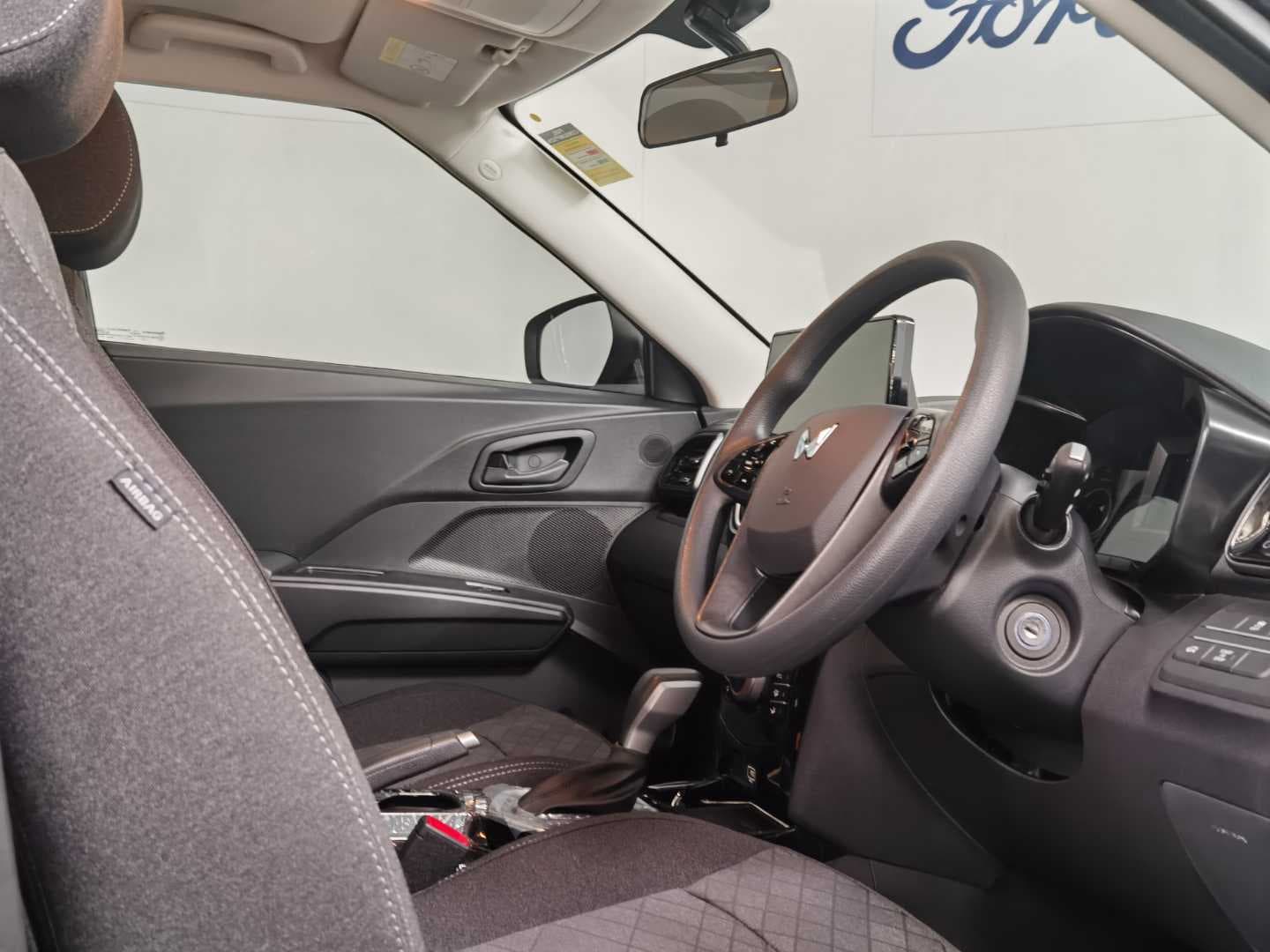 MAHINDRA XUV3XO 1.2T MX3 A/T image 11