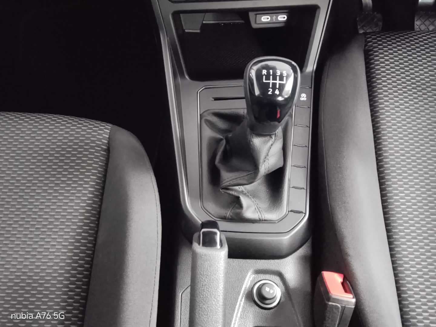 VOLKSWAGEN POLO 1.0 TSI image 13